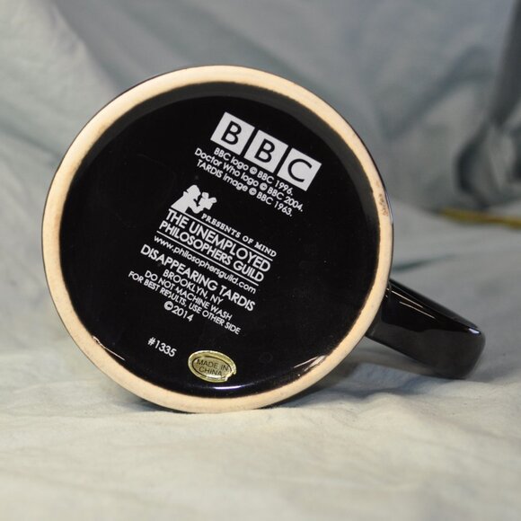 14 oz 2014 disappearing Tardis Dr. Who mug (w957) - Picture 7 of 8